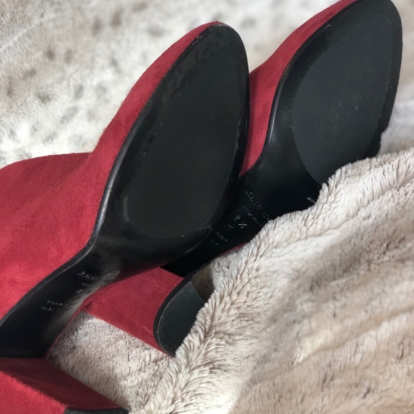 Kate Spade suede heal w/ gold detail on heal. - Picture 4 of 7